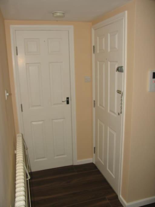 Modern Cosy Private Studio, Wifi, Ip-Tv, Must See Romford Eksteriør billede