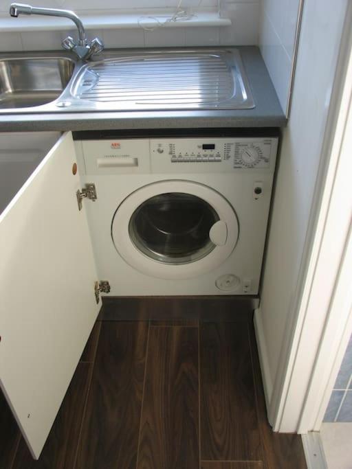 Modern Cosy Private Studio, Wifi, Ip-Tv, Must See Romford Eksteriør billede