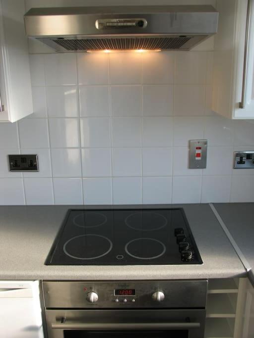 Modern Cosy Private Studio, Wifi, Ip-Tv, Must See Romford Eksteriør billede